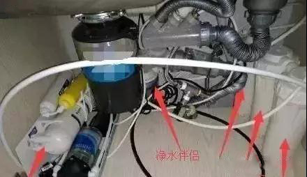 客戶說裝了一臺(tái)凈水器，比我的便宜！看到實(shí)物我忍不住笑了！